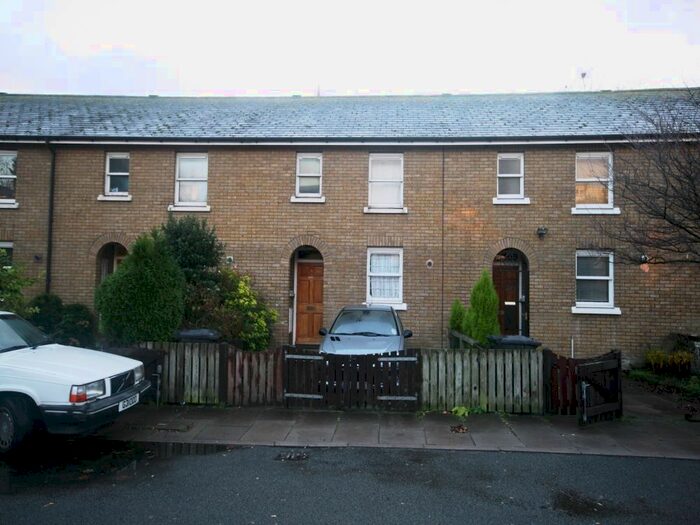 2 Bedroom Property To Rent In Kendal Close, Oval, SW9
