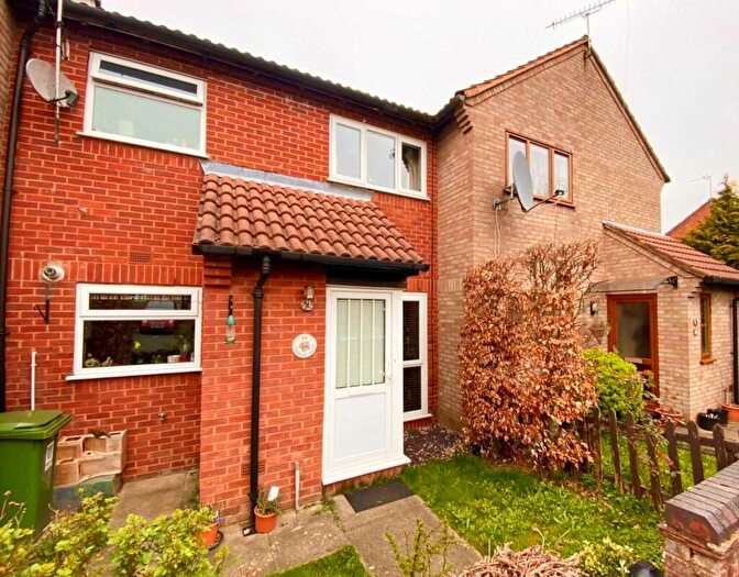 1 Bedroom Terraced House To Rent In Walking Distance To Maylands Business Park, HP2