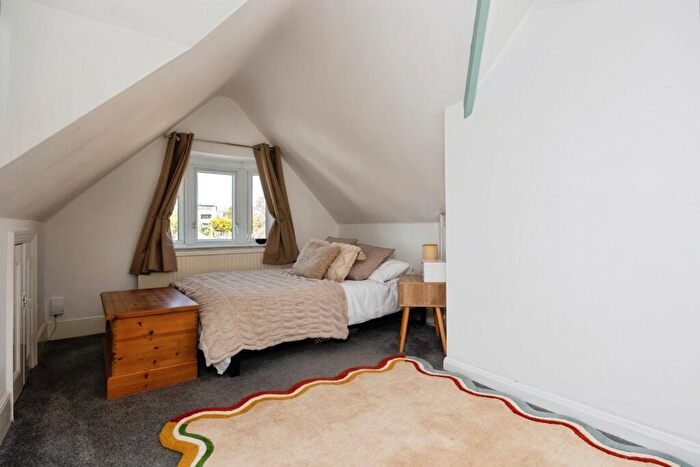 1 Bedroom Flat For Sale In York Road, Guildford, Surrey, GU1