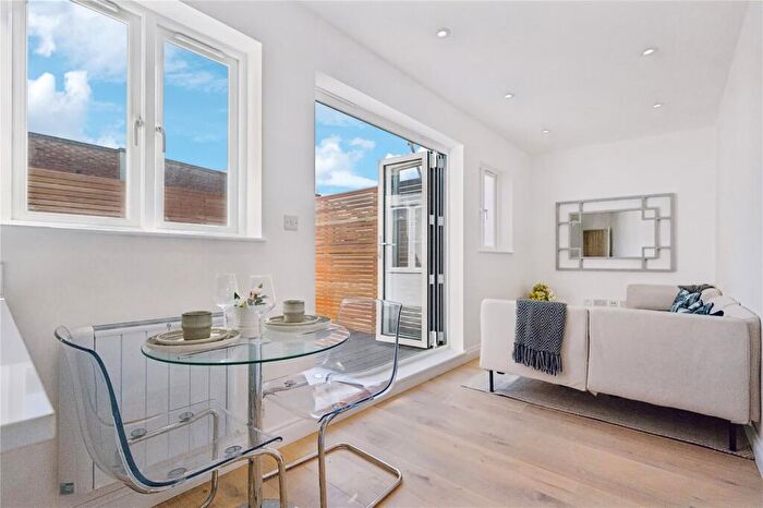 1 Bedroom Property For Sale In Northcote Road, SW11
