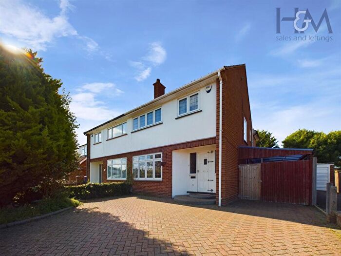 3 Bedroom Semi Detached House For Sale In Wellingham Avenue, Hitchin, SG5