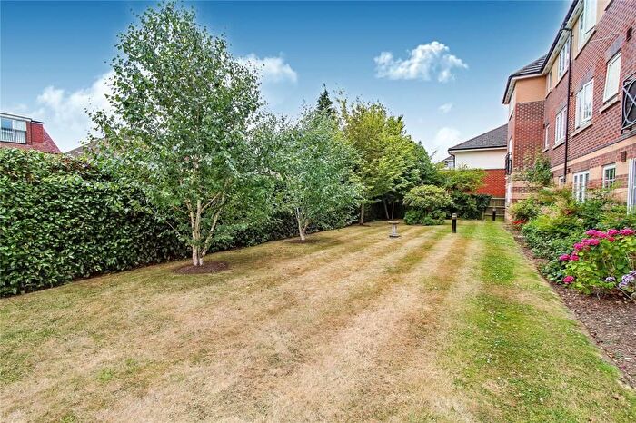 1 Bedroom Flat For Sale In Cockfosters Road, Cockfosters, Barnet, EN4