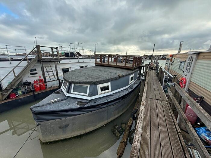 1 Bedroom Park Home For Sale In Brighton Road, Shoreham, West Sussex, BN43