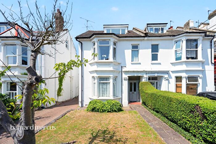 4 Bedroom Semi Detached House For Sale In Cedar Road, Sutton, SM2
