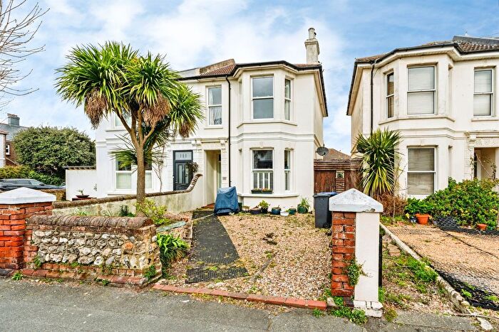 3 Bedroom Semi Detached House For Sale In Lyndhurst Road, Worthing, BN11