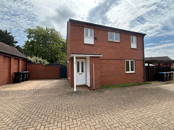 3 Bedroom House To Rent In Lamport Court, Great Holm, MK8