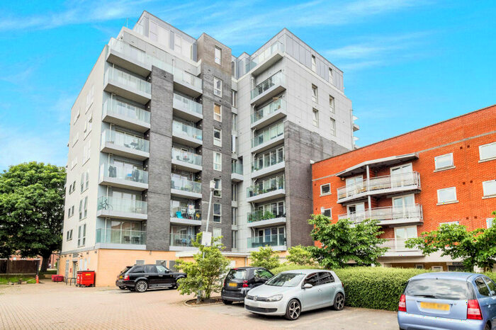 2 Bedroom Apartment To Rent In Theatro Tower, Creek Road, London, SE8