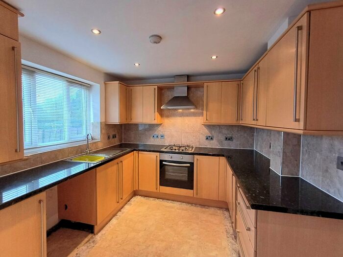 4 Bedroom Terraced House To Rent In Rothbury Avenue, Rainham, RM13