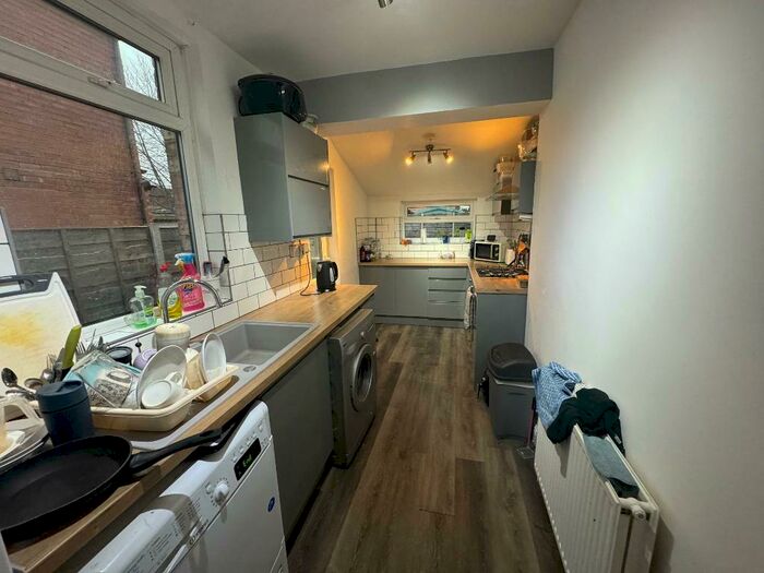 4 Bedroom Semi-Detached House To Rent In Arnfield Road, Withington, Manchester, M20