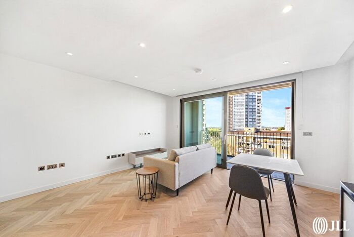 1 Bedroom Flat To Rent In Segrave Walk, London, W2