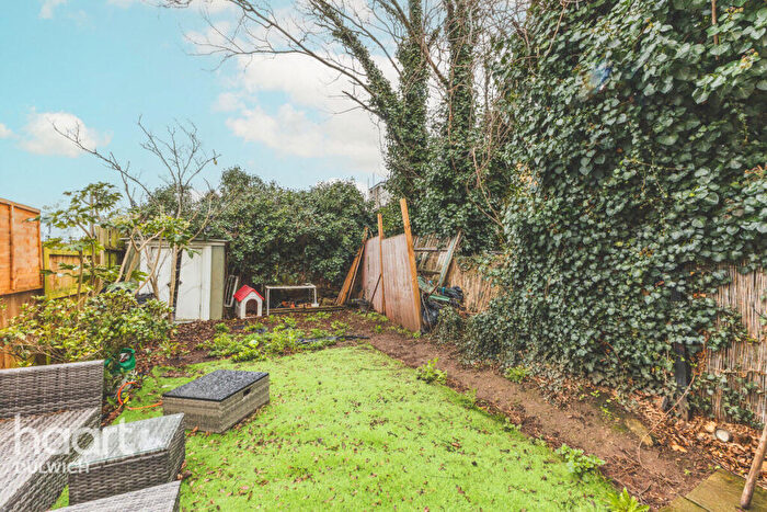 2 Bedroom Flat For Sale In Rye Hill Park, London, SE15