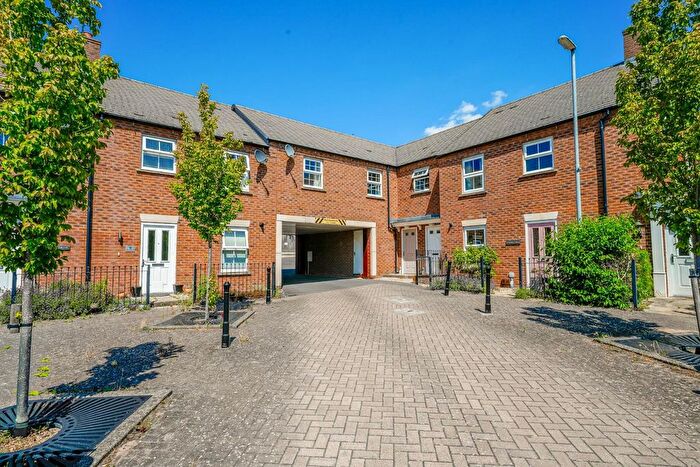 1 Bedroom Maisonette For Sale In Osprey Drive, Leighton Buzzard, LU7