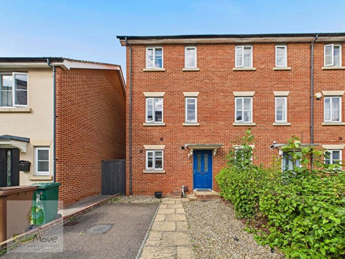4 Bedroom Town House For Sale In Butlers Park Way, Strood, Rochester, ME2