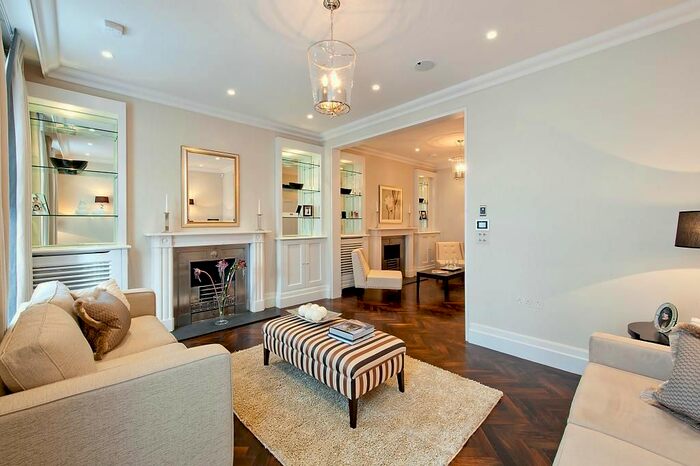 3 Bedroom Maisonette To Rent In Lower Belgrave Street, Belgravia, SW1W