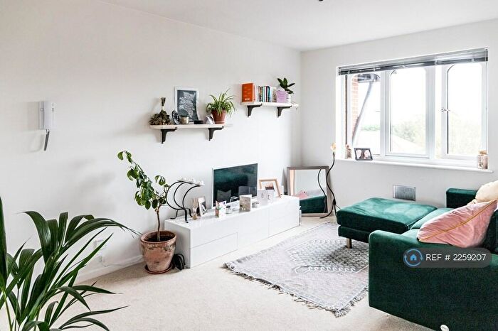 1 Bedroom Flat To Rent In Highfield Court, Haywards Heath, RH16