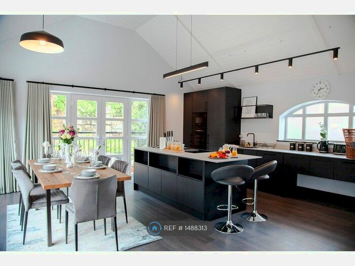 2 Bedroom Flat To Rent In St Peter's Mews, Poole, BH14