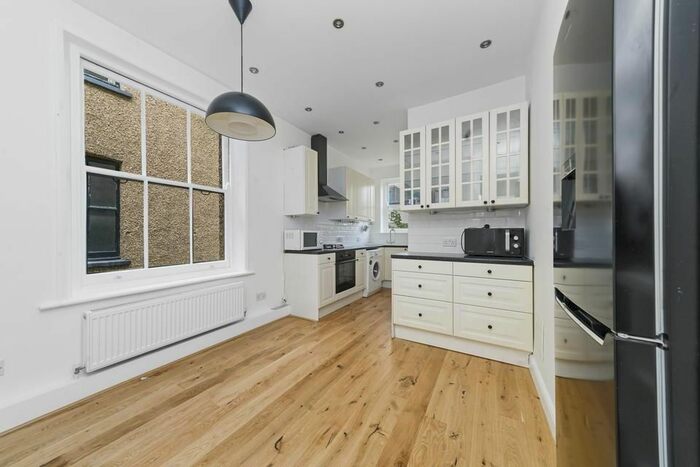 2 Bedroom Flat To Rent In Mowll Street, London, SW9