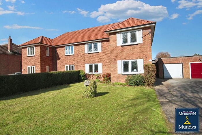 3 Bedroom Semi-Detached House For Sale In Parklands Close, Coddington, NG24