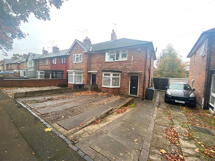 3 Bedroom Semi Detached House To Rent In Poole Crescent, Birmingham, West Midlands, B17