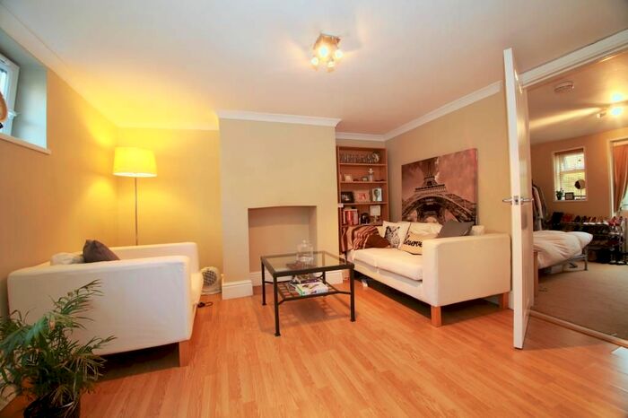 1 Bedroom Flat To Rent In Zinzan Street, Reading, Berkshire, RG1