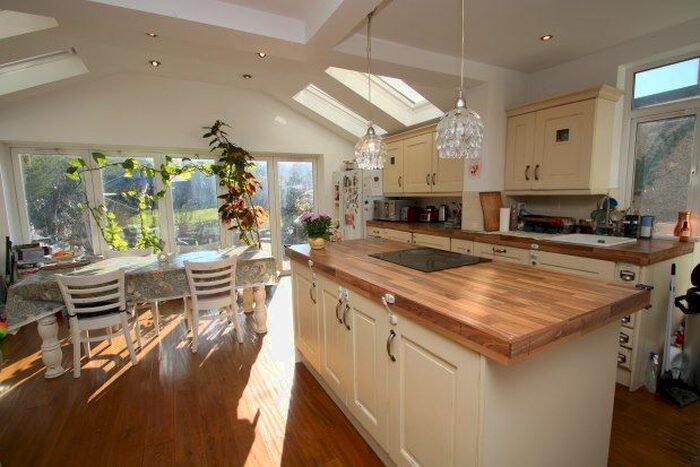 3 Bedroom Semi-Detached House To Rent In Nursery Close, Croydon, CR0