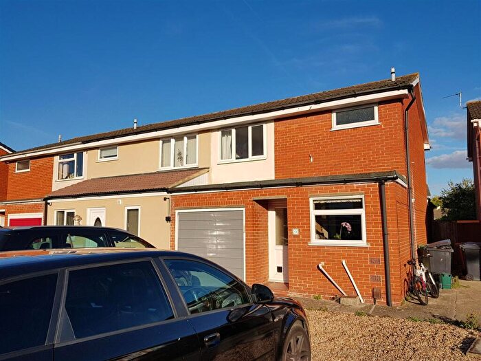 3 Bedroom End Of Terrace House To Rent In Pound Croft, Grove, Wantage, OX12
