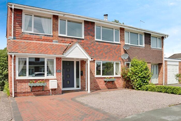 4 Bedroom Semi-Detached House For Sale In Marsh Close, Alsager, ST7