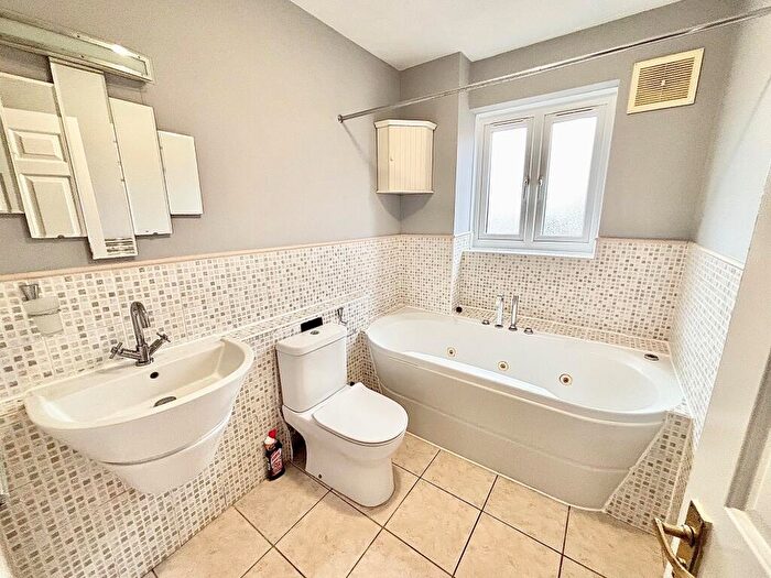 3 Bedroom House To Rent In Elmcroft Avenue, Wanstead, E11