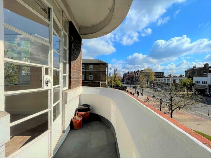 1 Bedroom Flat For Sale In Balham High Road, London, SW17