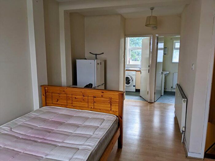 Flat To Rent In Bristol Road, Selly Oak, Birmingham, B29