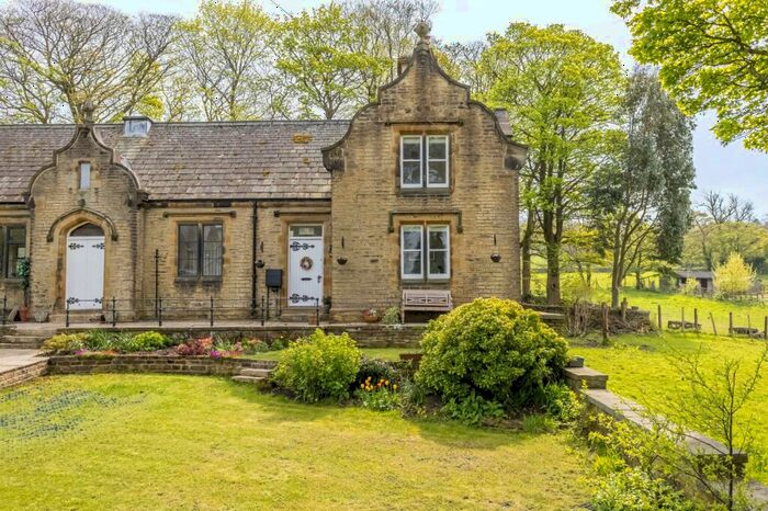 3 Bedroom Semi-Detached House For Sale In Wilshaw Road, Meltham, Holmfirth, HD9