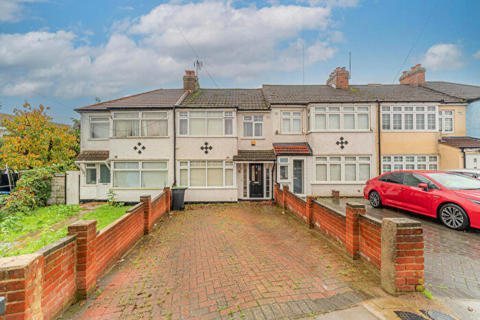 3 Bedroom House For Sale In The Loning, Enfield, EN3