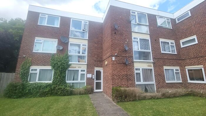 2 Bedroom Flat To Rent In College Avenue, Harrow Weald, Middlesex, HA3