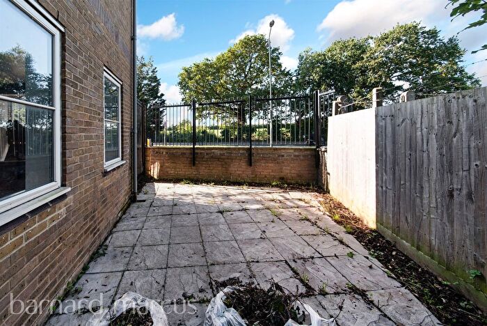 1 Bedroom Flat For Sale In London Road, Morden, SM4