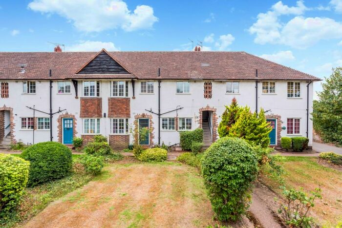 2 Bedroom Maisonette To Rent In Queens Road Weybridge, KT13