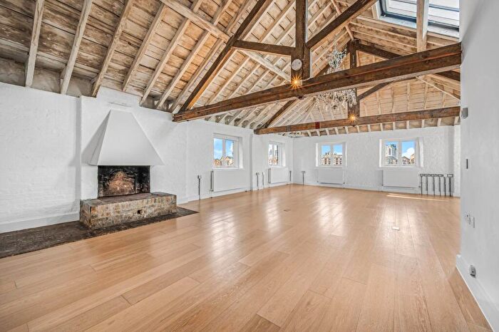 3 Bedroom Flat To Rent In Rotherhithe Street, Surrey Quays, SE16