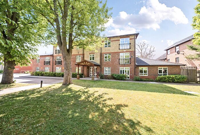 2 Bedroom Flat For Sale In Beddington Gardens, Wallington, SM6