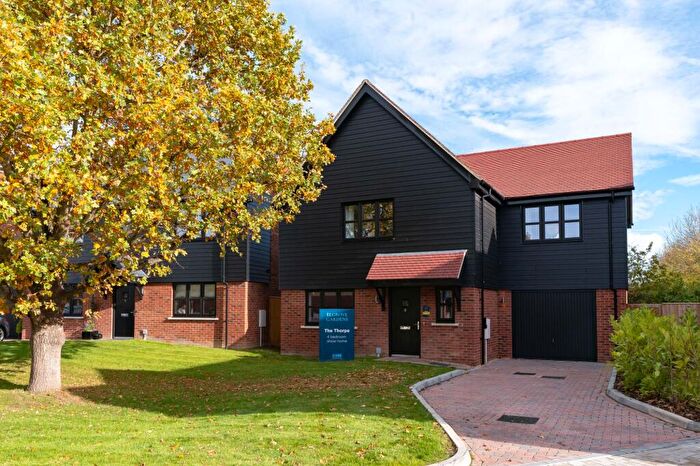 4 Bedroom Detached House For Sale In Elgrove Gardens, Halls Close, OX14