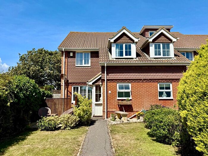 3 Bedroom House For Sale In The Cottages, Marine Drive, Barton On Sea, Hampshire, BH25