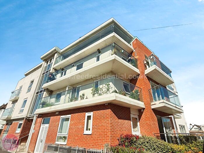 2 Bedroom Flat To Rent In Leigh Road, Leigh On Sea, SS9