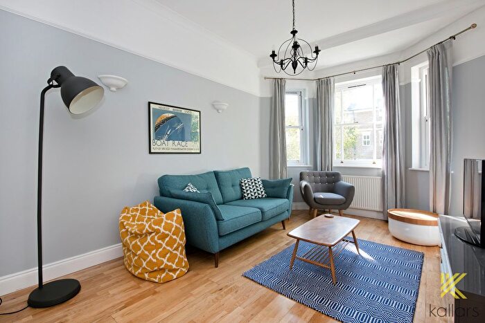 2 Bedroom Flat To Rent In Lloyd Villas, Lewisham Way, Brockley, London, SE4