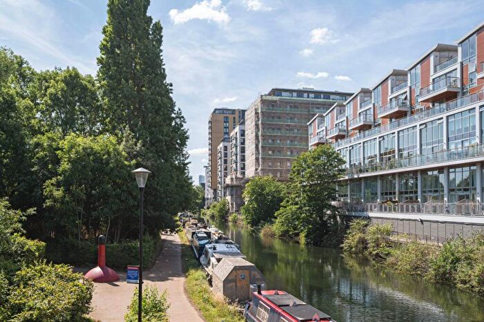 2 Bedroom Maisonette For Sale In Victoria Wharf, Palmers Road, Bethnal Green, London, E2