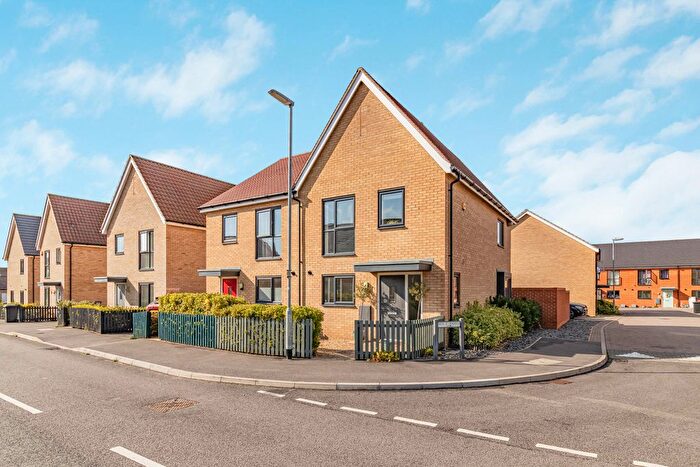 3 Bedroom Semi-detached House For Sale In Gladiator Road, Cambourne, CB23