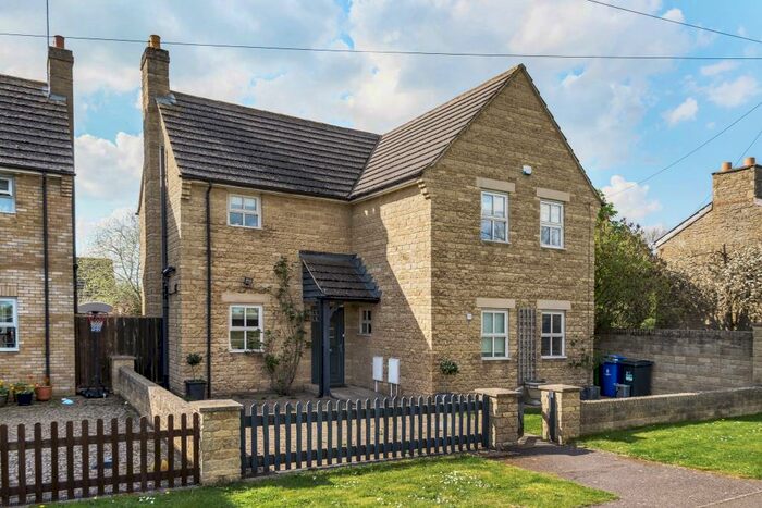 4 Bedroom Detached House For Sale In Charlton, Banbury, OX17