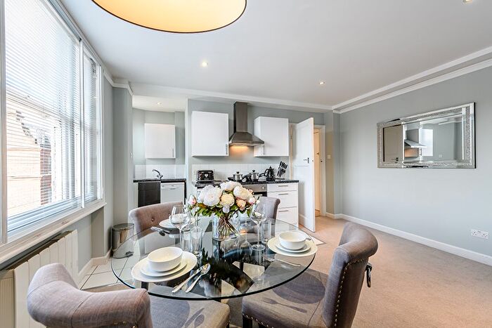 1 Bedroom Flat To Rent In Hill Street, London, W1J