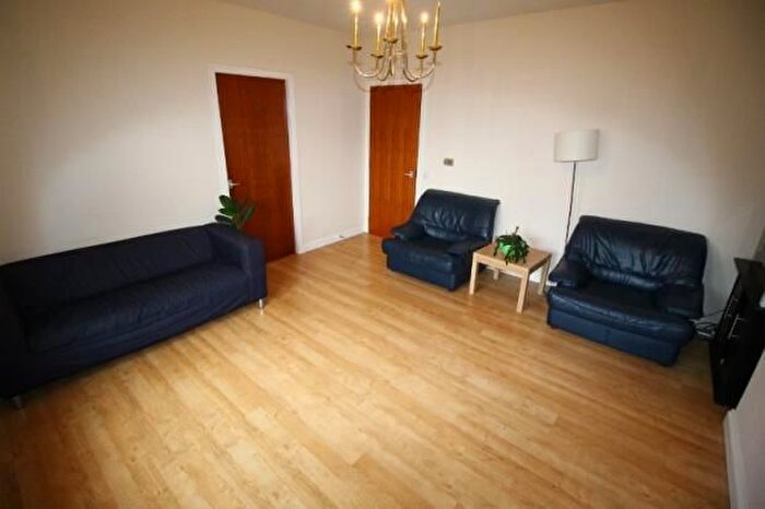 2 Bedroom Flat To Rent In George Street, Aberdeen, AB25