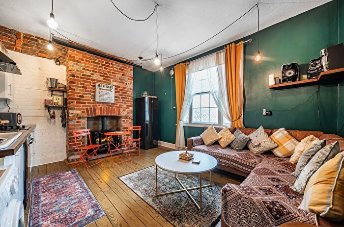 2 Bedroom Flat For Sale In Bedroom Ground Floor Apartment, The Pantiles, Tunbridge Wells, TN2