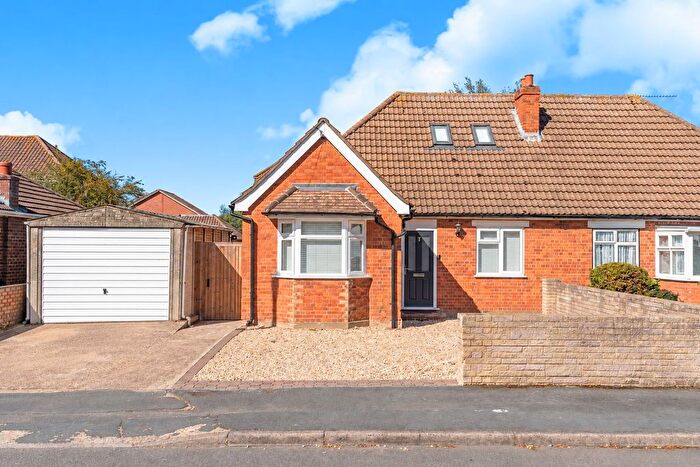 3 Bedroom Semi-Detached Bungalow For Sale In Cambridge Road, Ashford, TW15