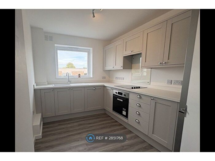 2 Bedroom Flat To Rent In Lansdowne Court, Camberley, GU15