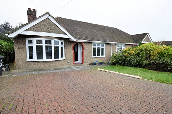 3 Bedroom Semi-Detached Bungalow To Rent In Weir Gardens, Rayleigh, SS6